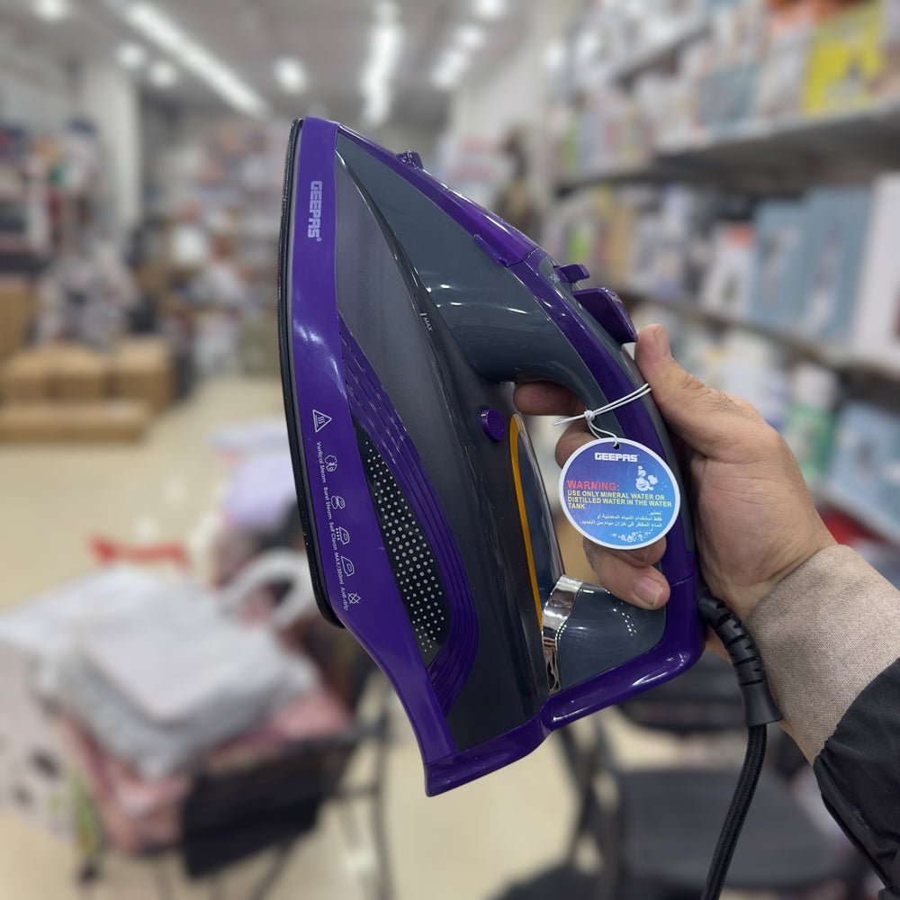 Geepas Auto-Temperature Steam Iron 7813
