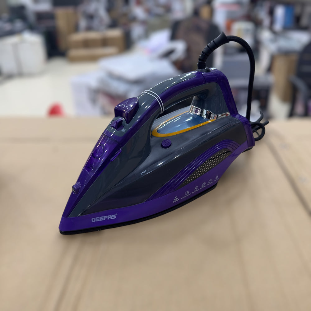 Geepas Auto-Temperature Steam Iron 7813