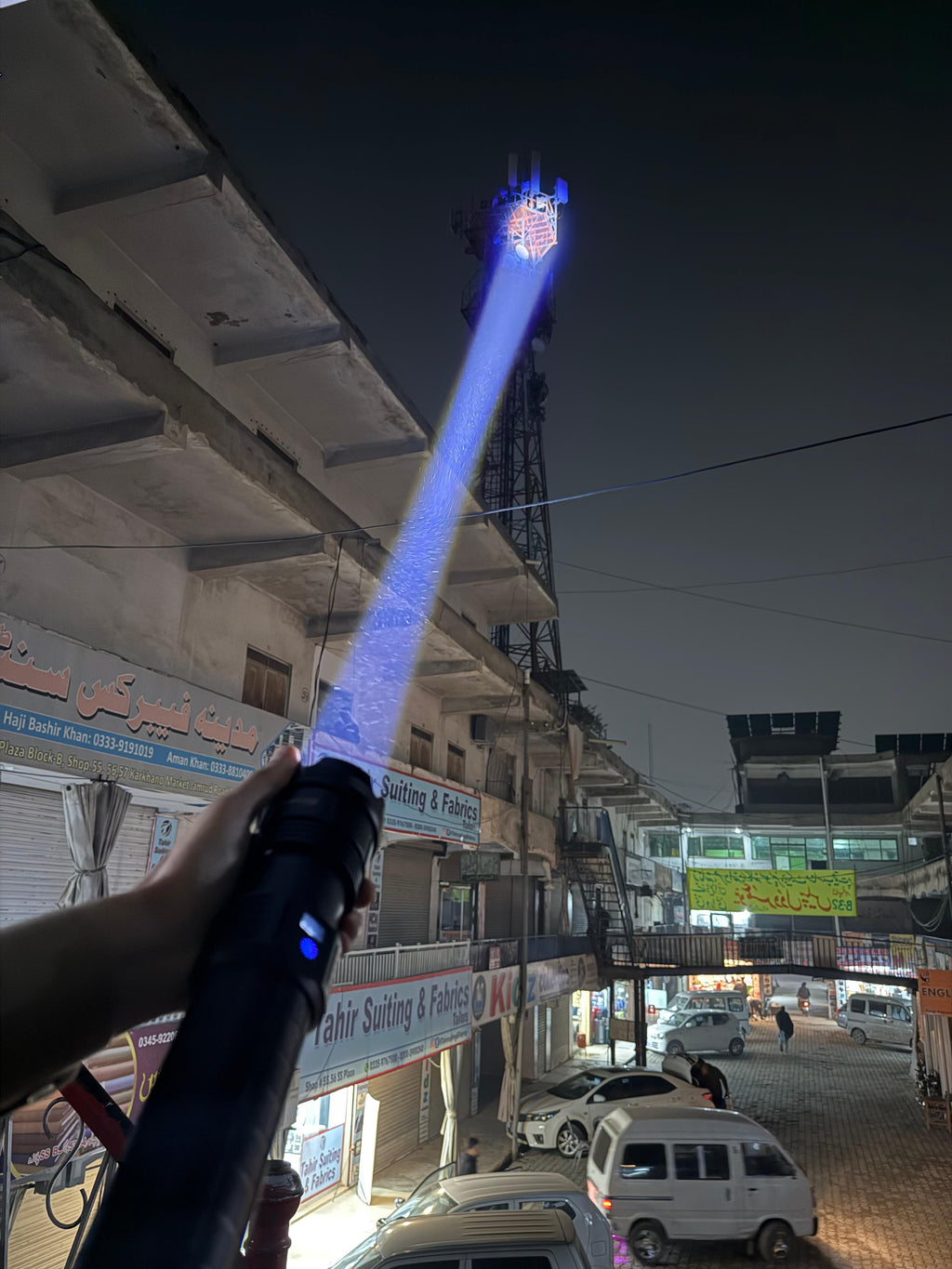 Zoom white laser flashlight