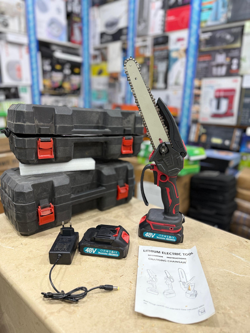 Rechargeable chainsaw 48v 2 buttery