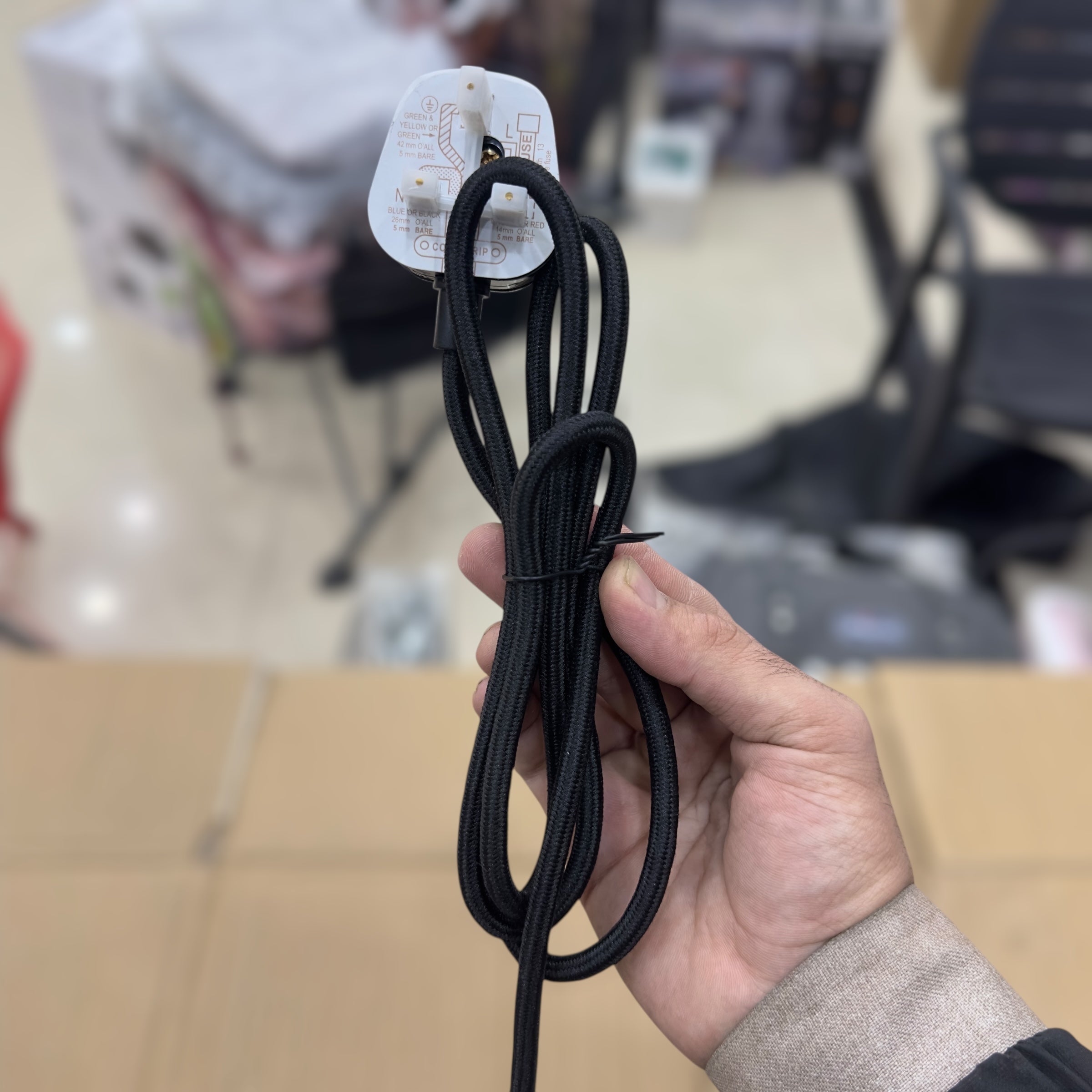 Geepas Auto-Temperature Steam Iron 7813