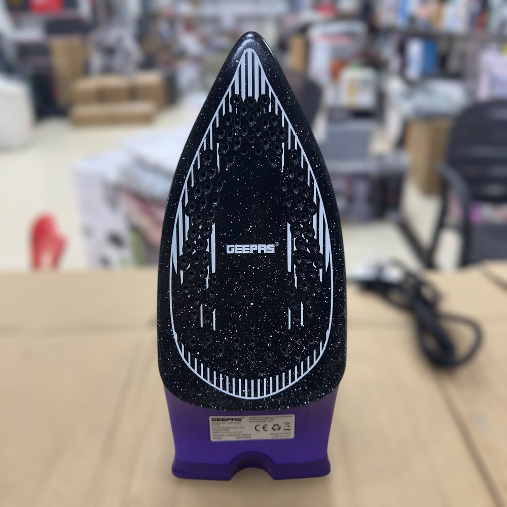 Geepas Auto-Temperature Steam Iron 7813