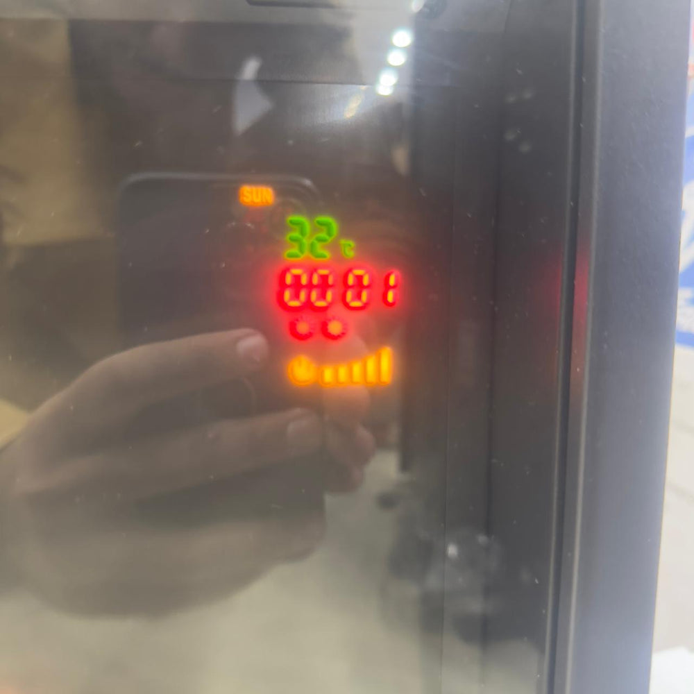 Geepas Real Log Flame Effect Electric Heater 28583