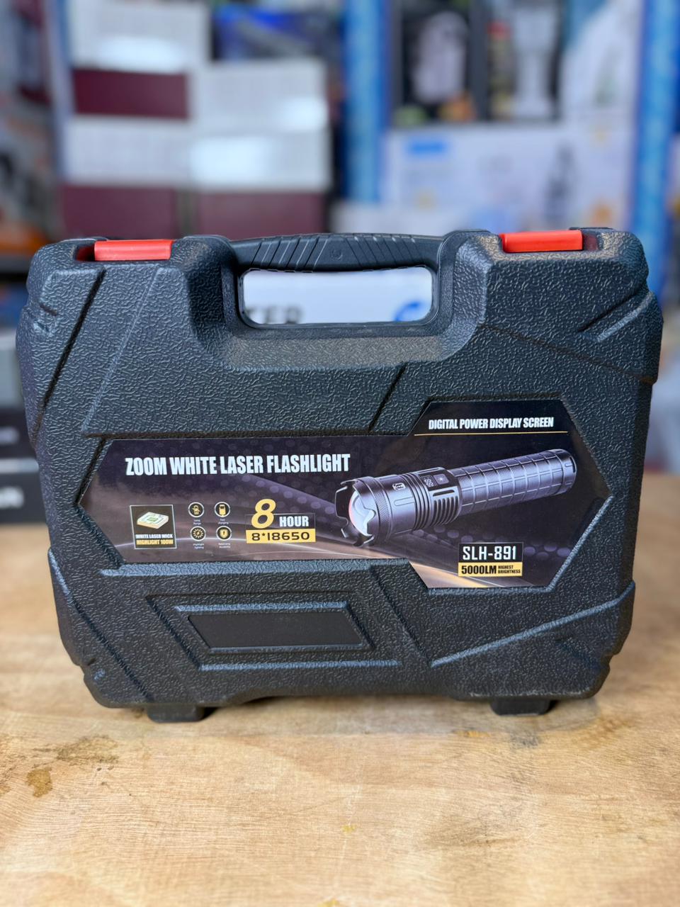 Zoom white laser flashlight