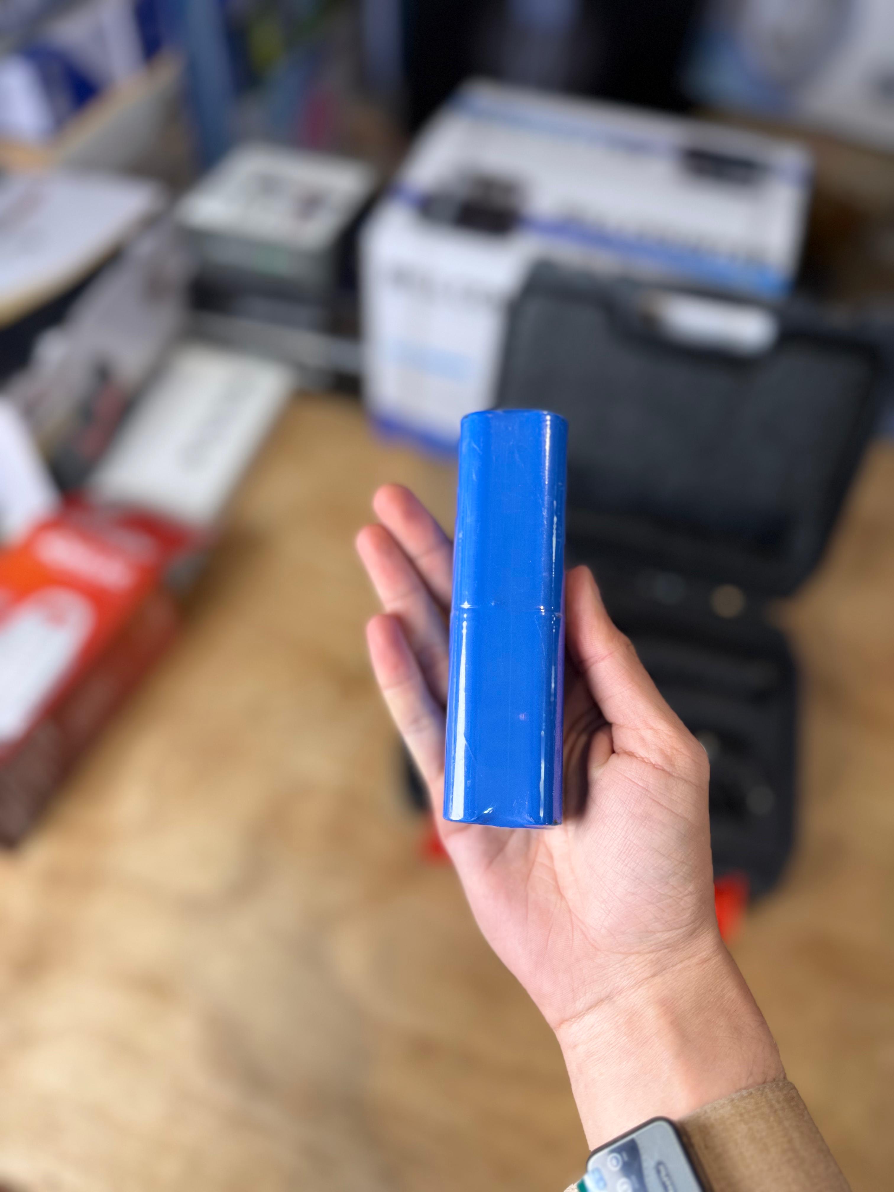 Zoom white laser flashlight