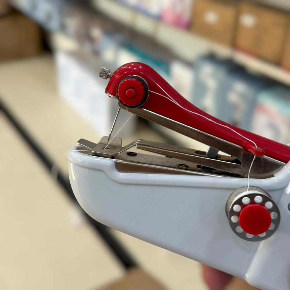 SINGER Handheld Sewing Machine